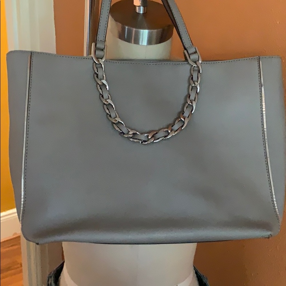 MK Grey Chain Tote  🔗🦋 - Picture 6 of 6